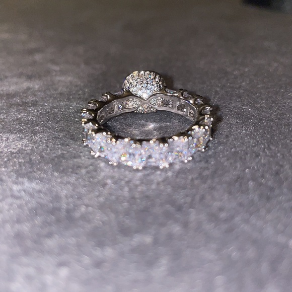 WOW!!! INCREDIBLE 360 Light Capturing Cubic Zirconia Ring!!!! - Picture 6 of 10